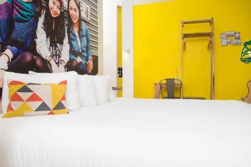 Qbic Hotel London City, London