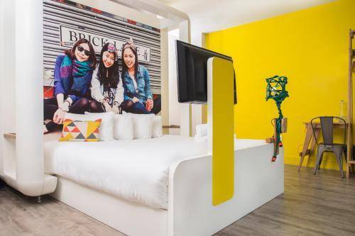 Qbic Hotel London City, London